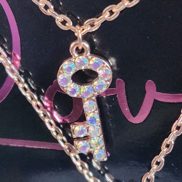 Fashion Rose Gold Iridescent Heart Key Necklace Set with Earrings - Picture 3 of 5